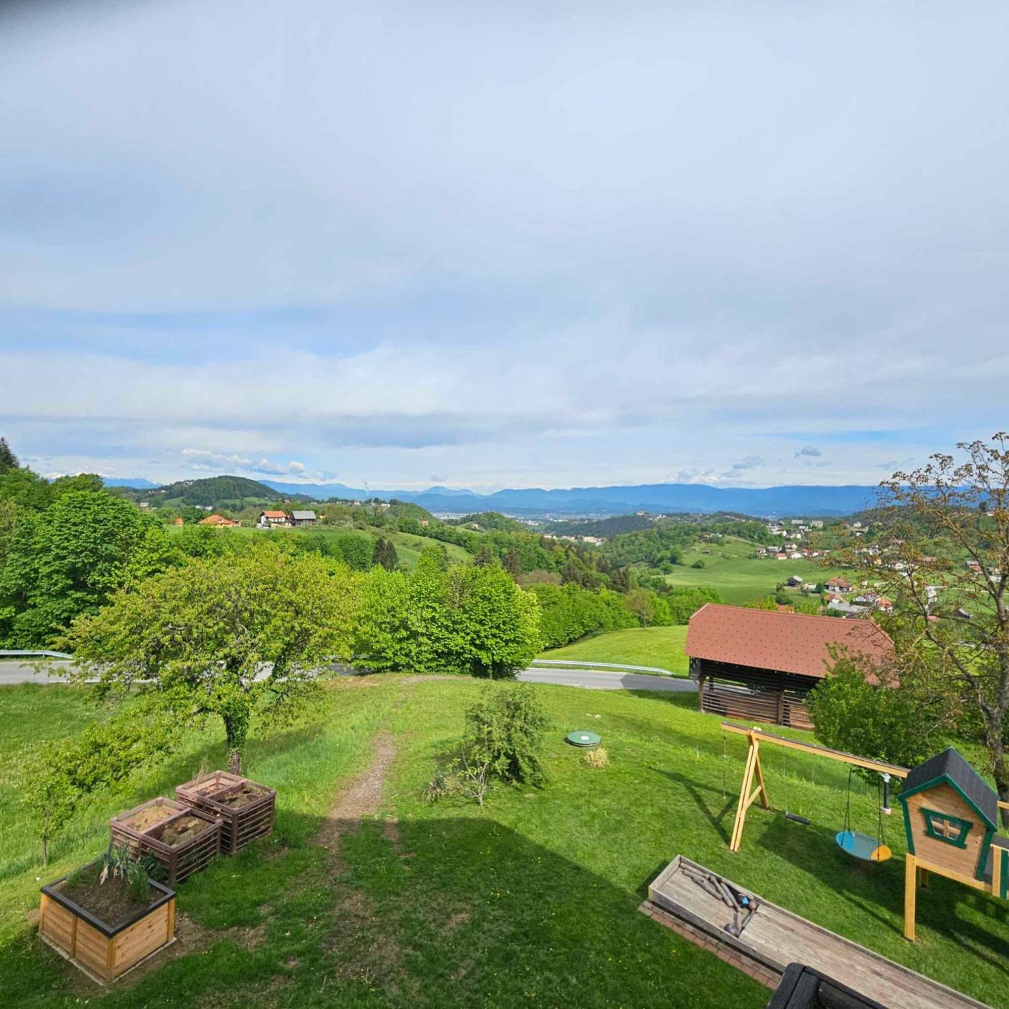 Adventure Farm Bed & Breakfast Store Exterior photo